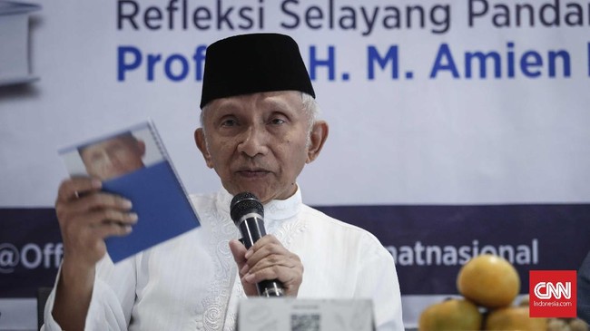 Politikus senior Amien Rais meminta Wapres Ma'ruf Amin menyampaikan kepada Jokowi bahwa kebijakan izin investasi miras di daerah adalah keliru.