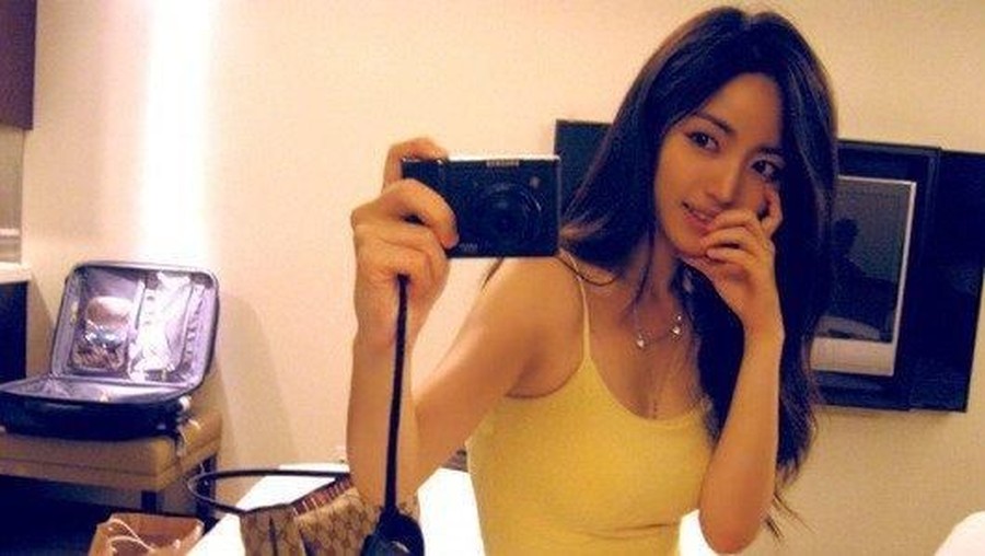 Lee Na Yoeng, Guru Cantik yang Bikin Siswa Enggan Bolos Lee Na Yeong merupakan guru asal Korea Selatan yang sukses bikin siswanya enggan bolos.