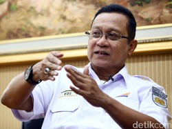 Dirut KAI Buka Suara soal Duduk di Getek Berkursi