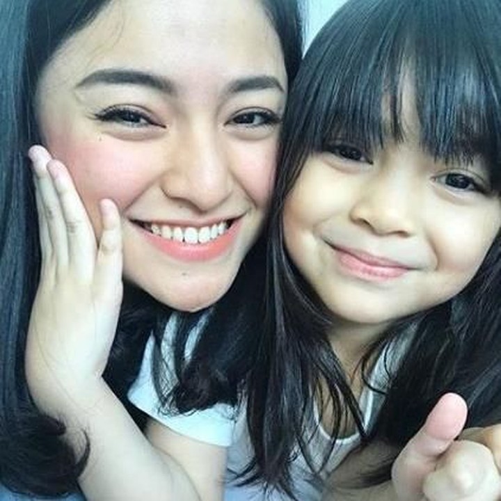 <p>Marshanda punya panggilan kesayangan untuk Sienna lho, Bun. Melihat pipi anaknya yang <em>chubby</em> dan menggemaskan, makanya dia sering memanggil Sienna dengan sebutan si pipi tomat segar. (Foto: Instagram @marshanda99)</p>