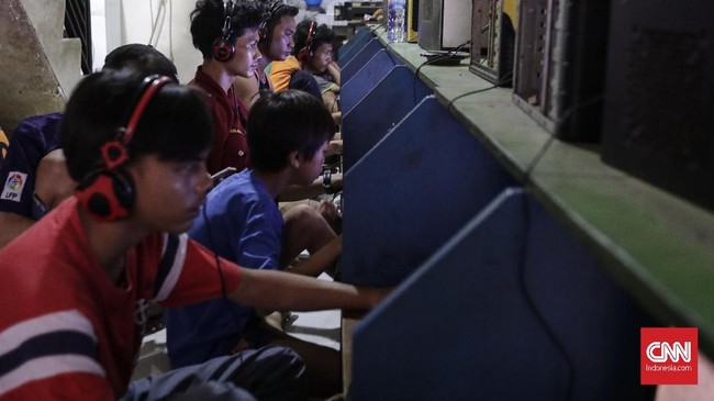 Anak-anak bermain Game komputer di kawasan Petamburan, Jakarta, Sabtu, 12 Januari 2018. CNNIndonesia/Adhi Wicaksono.