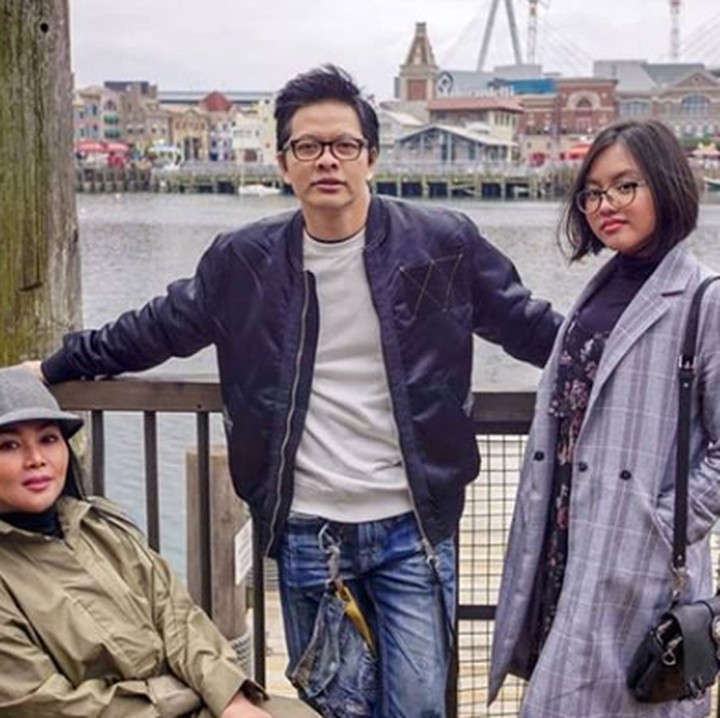 <p>Armand Maulana dan <a href="https://hot.detik.com/music/d-4310424/rayakan-hut-perak-pernikahan-armand-maulana-dewi-gita-siapkan-konser" target="_blank">Dewi Gita</a> dikaruniai seorang anak perempuan, Naja Dewi Maulana. Naja mirip ayah atau bundanya? (Foto: Instagram @dewigita01)</p>