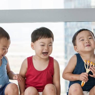 Penampilan Kembar 3, Daehan, Minguk, dan Manse yang Jadi Sorotan
