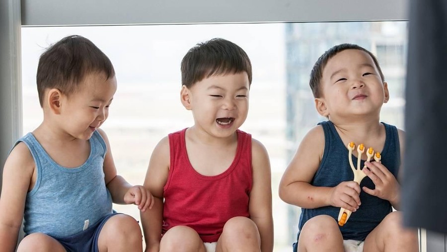 Penampilan Kembar 3, Daehan, Minguk, dan Manse yang Jadi Sorotan
