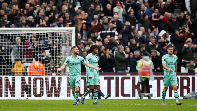 Arsenal Tumbang di Markas West Ham United Arsenal takluk 0-1 di markas West Ham United dalam lanjutan Liga Primer Inggris yang dihelat di Stadion London, Sabtu (12/1).