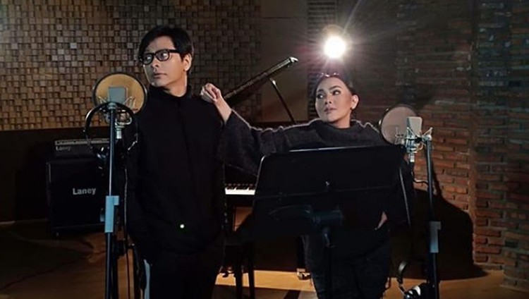 Armand Maulana dan Dewi Gita