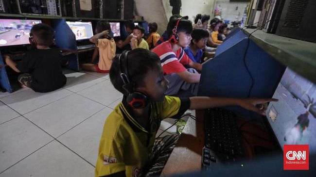 Kurangnya pengawasan orang tua disalahkan dalam maraknya akses gim berkonten dewasa oleh anak.