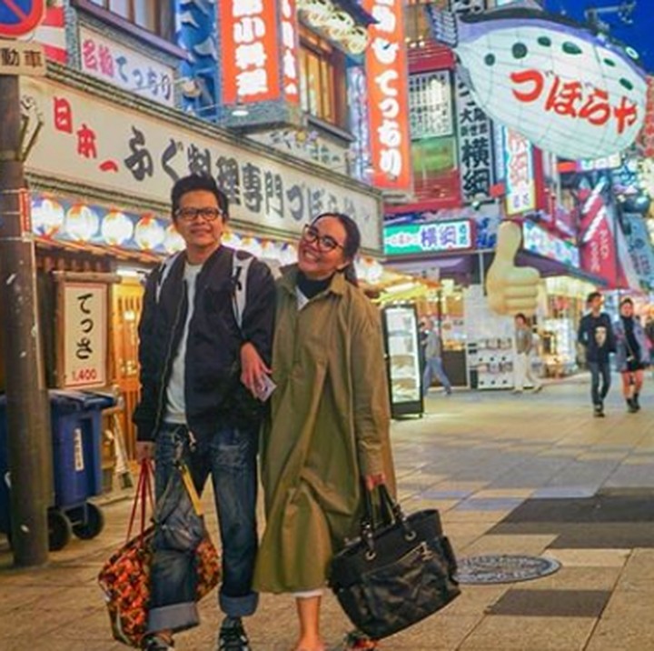 <p>Adem ya melihat kebersamaan mereka dalam bingkai foto. (Foto: Instagram @dewigita01)</p>