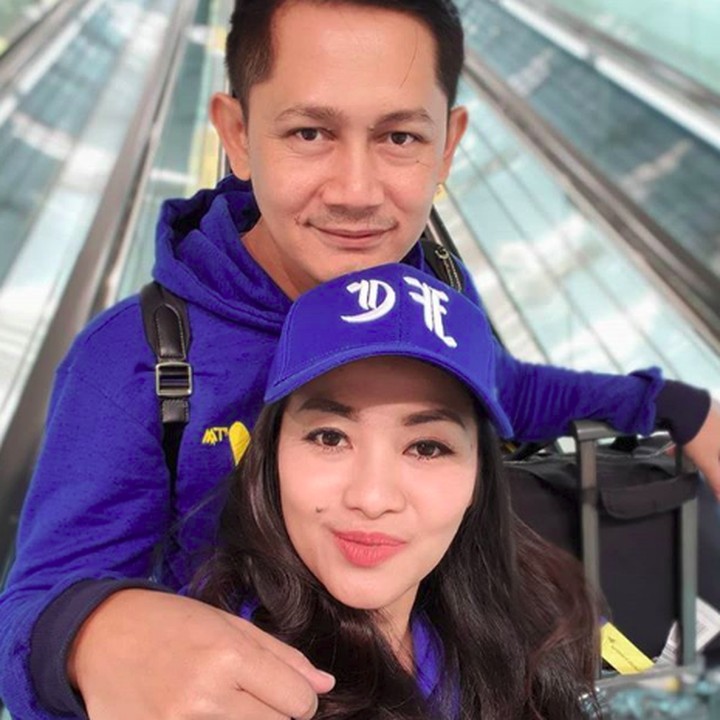 <p>Kata Fitri Carlina, Hendra suka membawanya terbang ke hatinya lho. Hi-hi, bisa ngegombal juga ya ternyata Bunda Fitri. (Foto: Instagram/fitricarlina)</p>