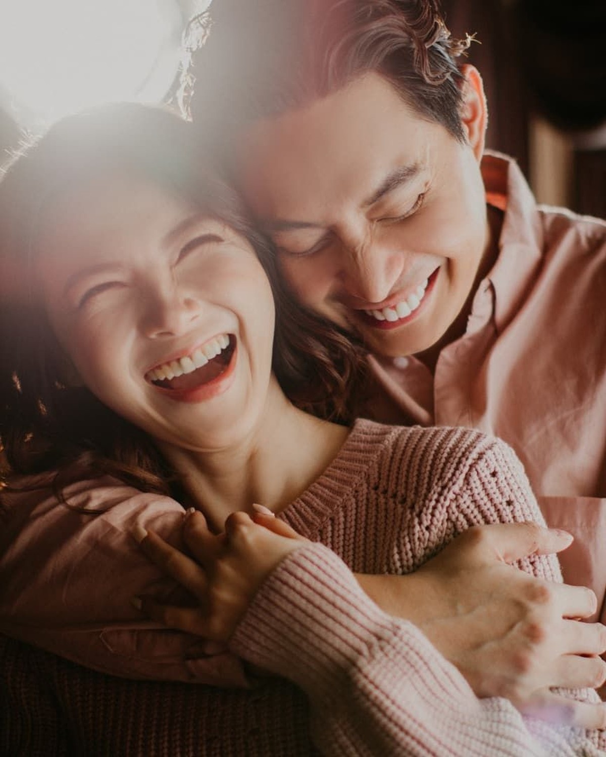 Edric Tjandra resmi menikahi kekasihnya&comma; Venny Chandra&comma; hari ini&comma; Jumat &lpar;18&sol;1&rpar; di Pulau Dewata&comma; Bali&period; Berikut ini tujuh potret kemesraan Edric dan Venny&period;