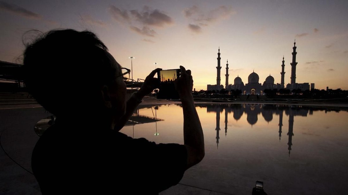 FOTO: Masjid Terbesar Ketiga Dunia yang Bergelimang Kemegahan