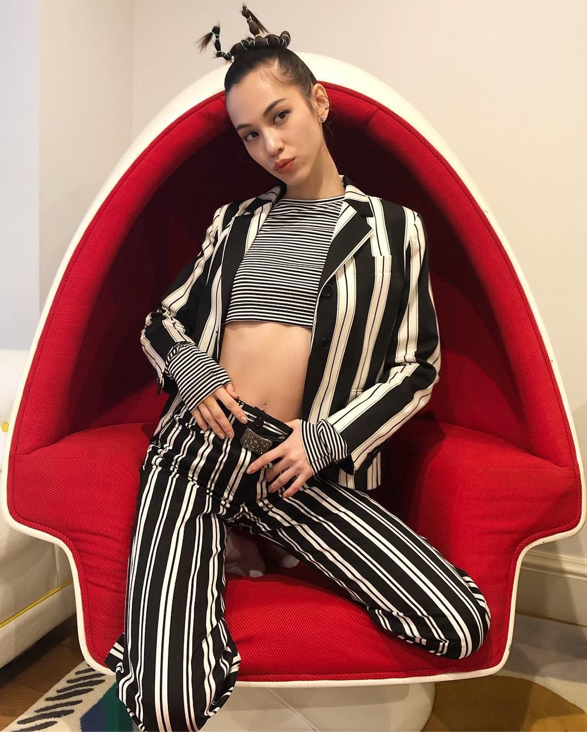 Harry Style dikabarkan tengah menjalin kedekatan dengan model asal Jepang&comma; Kiko Mizuhara&comma; yang tidak lain mantan G-Dragon&period; Yuk&comma; simak lima fakta seputar Kiko&period;