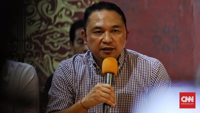 Kementerian BUMN akan menginstruksikan Dirut Garuda Indonesia Ari Ashkara melepas posisi Komut Sriwijaya Air jika KPPU menyimpulkan terjadi pelanggaran.
