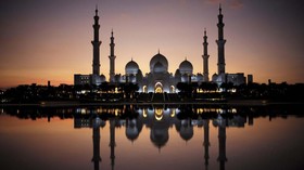 FOTO: Masjid Terbesar Ketiga Dunia yang Bergelimang Kemegahan
