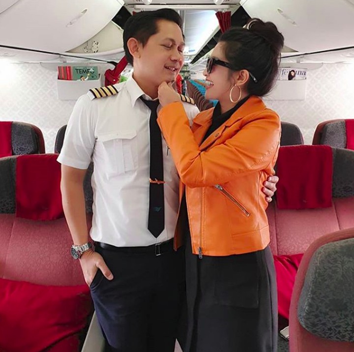 <p>Sang suami yang berprofesi sebagai pilot menikahi Fitri sejak Desember 2014 lalu. (Foto: Instagram/fitricarlina)</p>