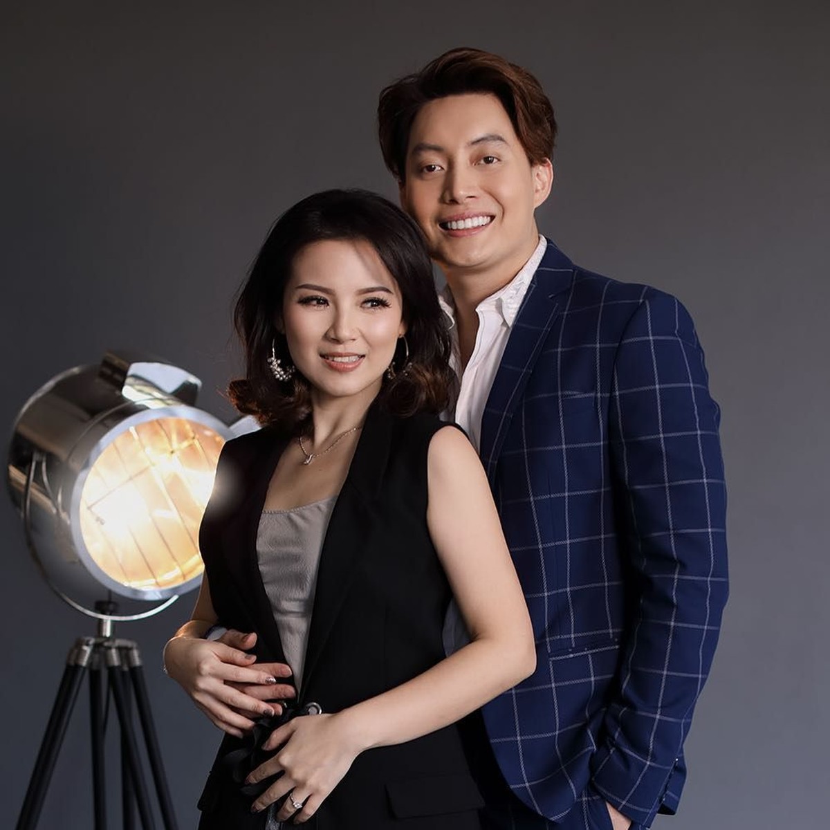 Edric Tjandra resmi menikahi kekasihnya&comma; Venny Chandra&comma; hari ini&comma; Jumat &lpar;18&sol;1&rpar; di Pulau Dewata&comma; Bali&period; Berikut ini tujuh potret kemesraan Edric dan Venny&period;