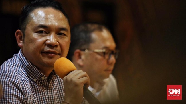 KPPU menyebut mengatakan Dirut Garuda Indonesia Ari Askhara terancam denda maksimal Rp25 miliar dalam kasus rangkap jabatan di maskapai Sriwijaya Air.