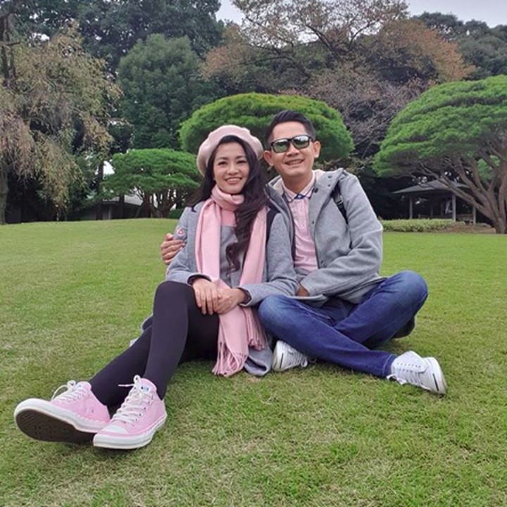 <p>Pasangan yang serasi ya, Bun. Bahagia dan awet selalu <a href="https://hot.detik.com/celeb/3620695/fitri-carlina-ingin-dimanja-dan-memanjakan-suami" target="_blank">Fitri Carlina</a> dan suami. (Foto: Instagram/fitricarlina)</p>