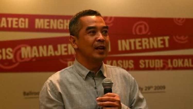 Nukman Luthfie meninggal dunia setelah terserang stroke. Waspada bahayanya ya, Bun, karena bisa dialami anak-anak.