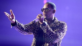 R Kelly Didakwa Suap Demi Nikahi Penyanyi di Bawah Umur