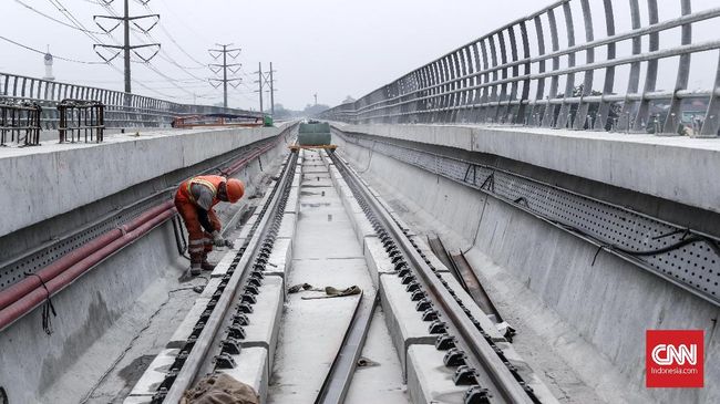 Swasta Serahkan Tanah untuk Bangun Rel Kereta Api Makassar Pihak swasta akan menyerahkan 29,1 hektar tanah ke Pemerintah Kota Makassar untuk pembangunan rel kereta api layang.