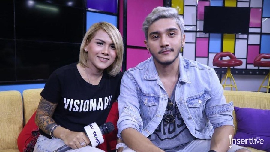 Move on dari Aming, Evelyn Dekat dengan Adik Miller Khan Move on dari Aming, Evelyn mengungkap kedekatannya dengan Isa yang tidak lain adalah adik Miller Khan.