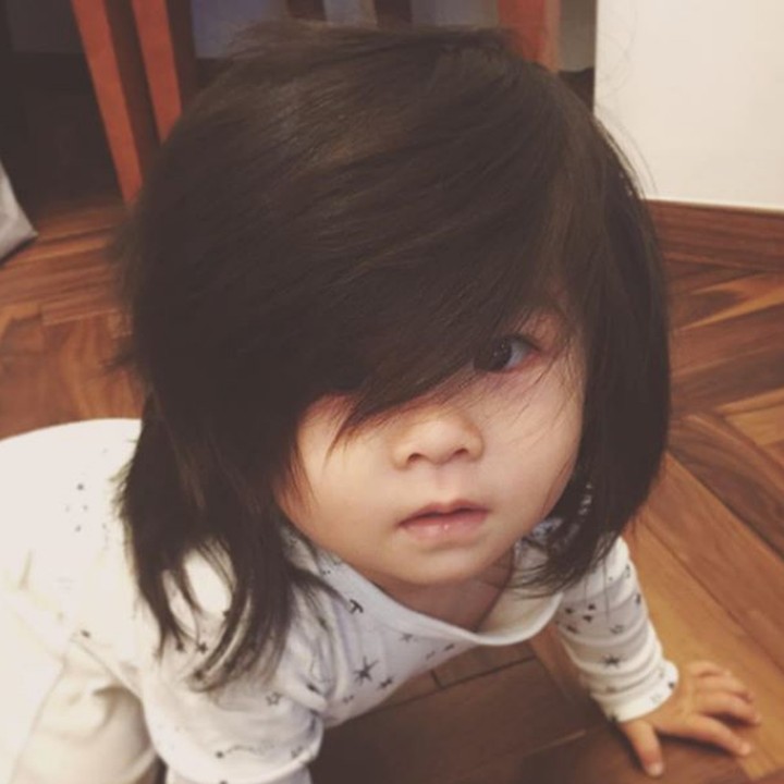 <p>Setelah di-styling, rambut Baby Chanco seperti penyanyi rock, he-he-he. (Foto: Instagram @babychanco)</p>
