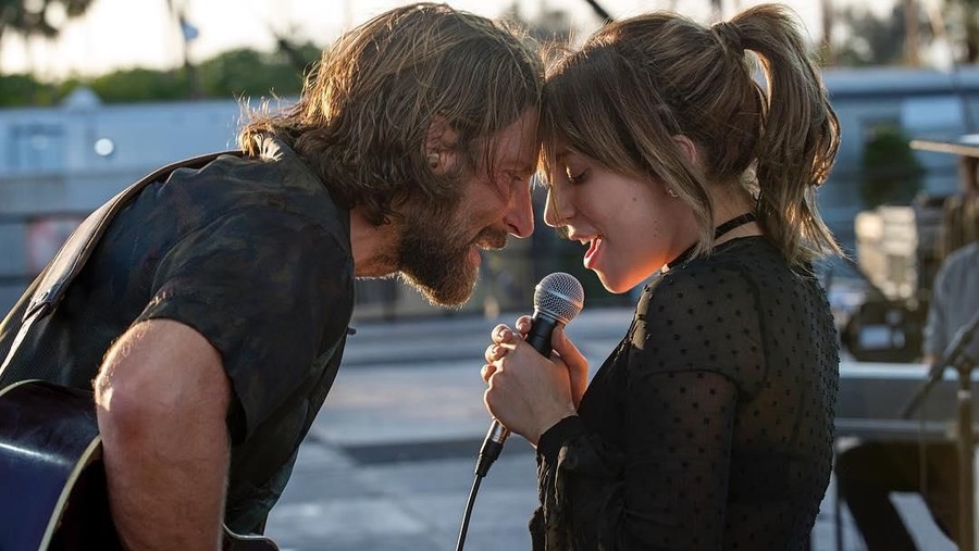 Usai Golden Globes, 'Shallow' Raih Critics' Choice Awards Setelah berhasil membawa pulang piala Golde Globes, lagu Shallow kembali memenangkan penghargaan Critics' Choice Award 2019 dalam kategori Best Song.