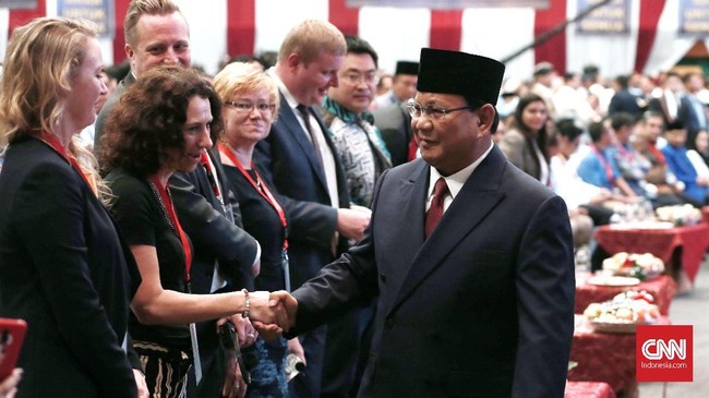 KPU mengatur jadwal kehadiran pasangan calon presiden ke lokasi debat di Hotel Bidakara, Jakarta Selatan. Pasangan Prabowo-Sandiaga dijadwalkan lebih dulu tiba.