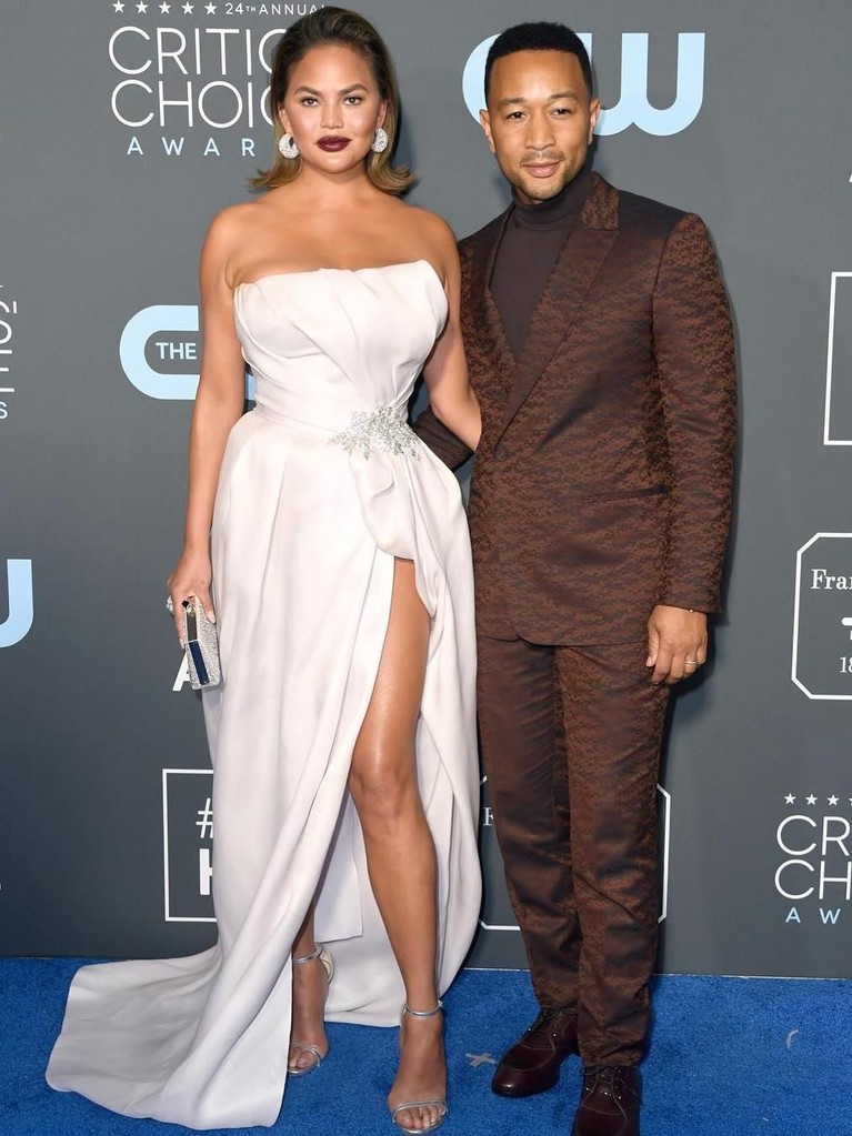 Enam gaya selebriti Hollywood saat menghadiri ajang Critics' Awards 2019.