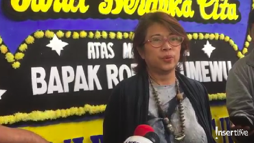 img-title Kenangan Carmanita Bersama Sahabatnya, Robby Tumewu