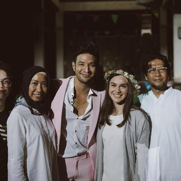 6 Potret Romantis Lamaran Ammar Zoni & Irish Bella