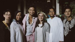 6 Potret Romantis Lamaran Ammar Zoni & Irish Bella