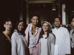 6 Potret Romantis Lamaran Ammar Zoni & Irish Bella