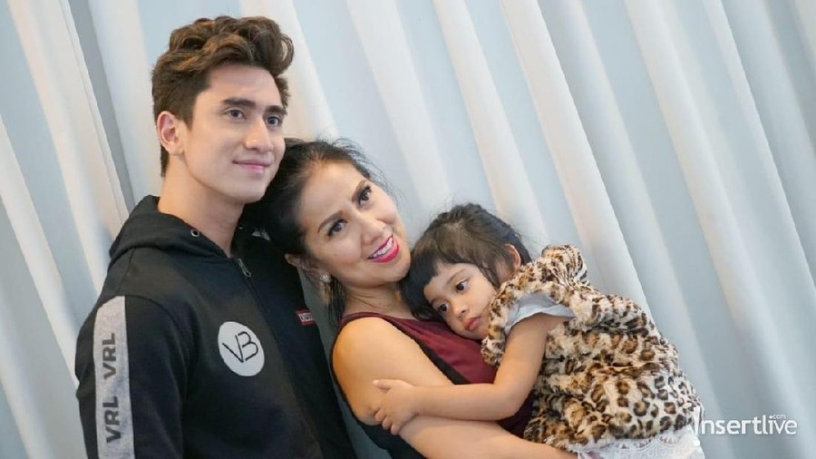 Venna Melinda belum juga mengetahui penyebab kandasnya hubungan sang putra, Verrell Bramasta, dengan Natasha Wilona.
