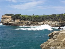 Daya Tarik Pantai Klayar Pacitan, Lokasi, Rute, dan Harga Tiket
