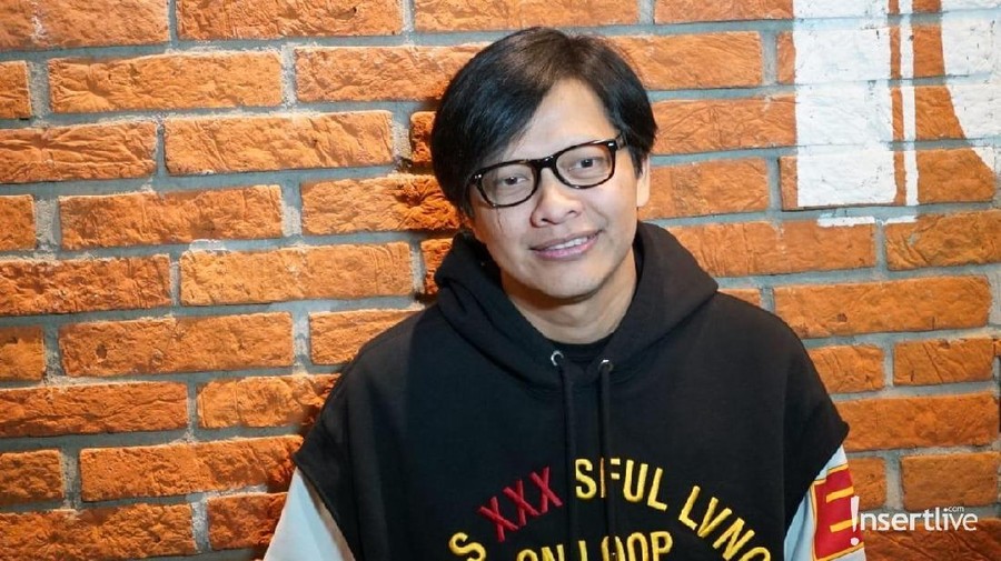 Pasangan artis Armand Maulana dan Dewi Gita baru saja menggelar konser bertajuk 1 Hati 1 Cinta. Terkait kesuksesan konsernya, Armad mengaku bangga.