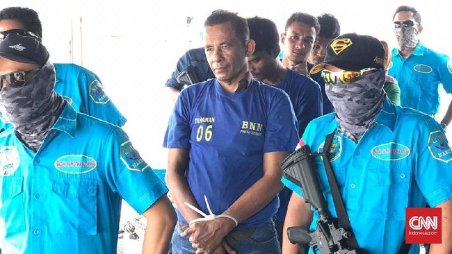 Kapal Motor (KM) Karibia yang mengangkut sabu sebanyak 70 kg dan 10 ribu butir ekstasi dikendalikan seorang narapidana Lapas Tanjung Gusta Medan dari Thailand.