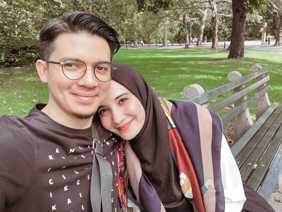 Zaskia Sungkar - Irwansyah Meski sudah lama Menikah, tujuh artis ini masih menantikan kehadiran sang buah hati dalam keluarganya.