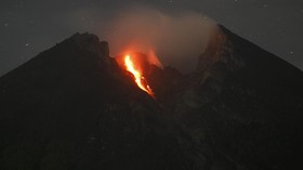 Gunung Merapi Keluarkan Guguran Lava Pijar Enam Kali