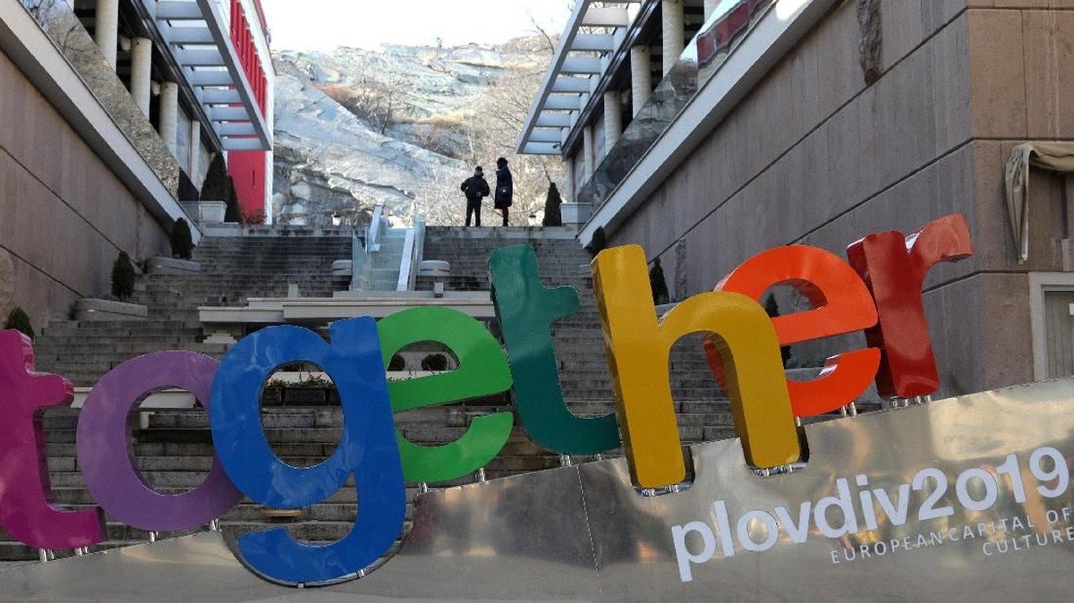 FOTO: Plovdiv Kembali 'Menyala'