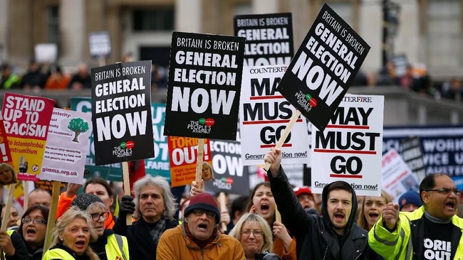 Jutaan orang pedemo disebut turun ke jalanan London,Sabtu (24/3), menuntut referendum ulang soal pencabutan keanggotaan Inggris di Uni Eropa alias Brexit.