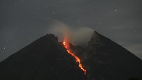 Merapi Keluarkan Lava, Warga Kali Gendol Diminta Waspada
