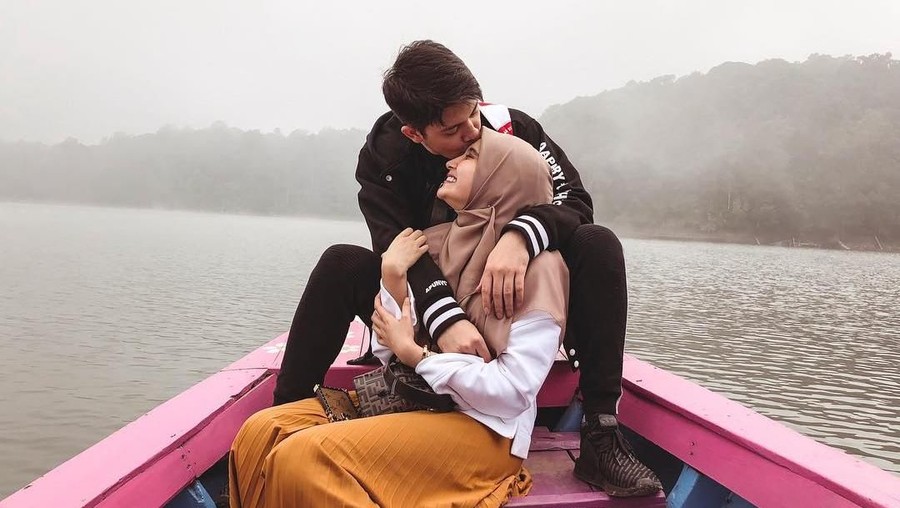 Meski sudah lama Menikah, tujuh artis ini masih menantikan kehadiran sang buah hati dalam keluarganya.