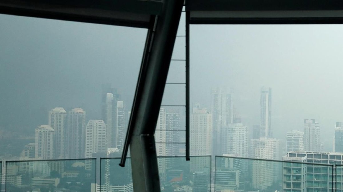 FOTO: Kabut Polusi Menggelayut di Langit Bangkok
