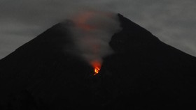 Gunung Merapi Dua Kali Gugurkan Lava ke Arah Kali Gendol