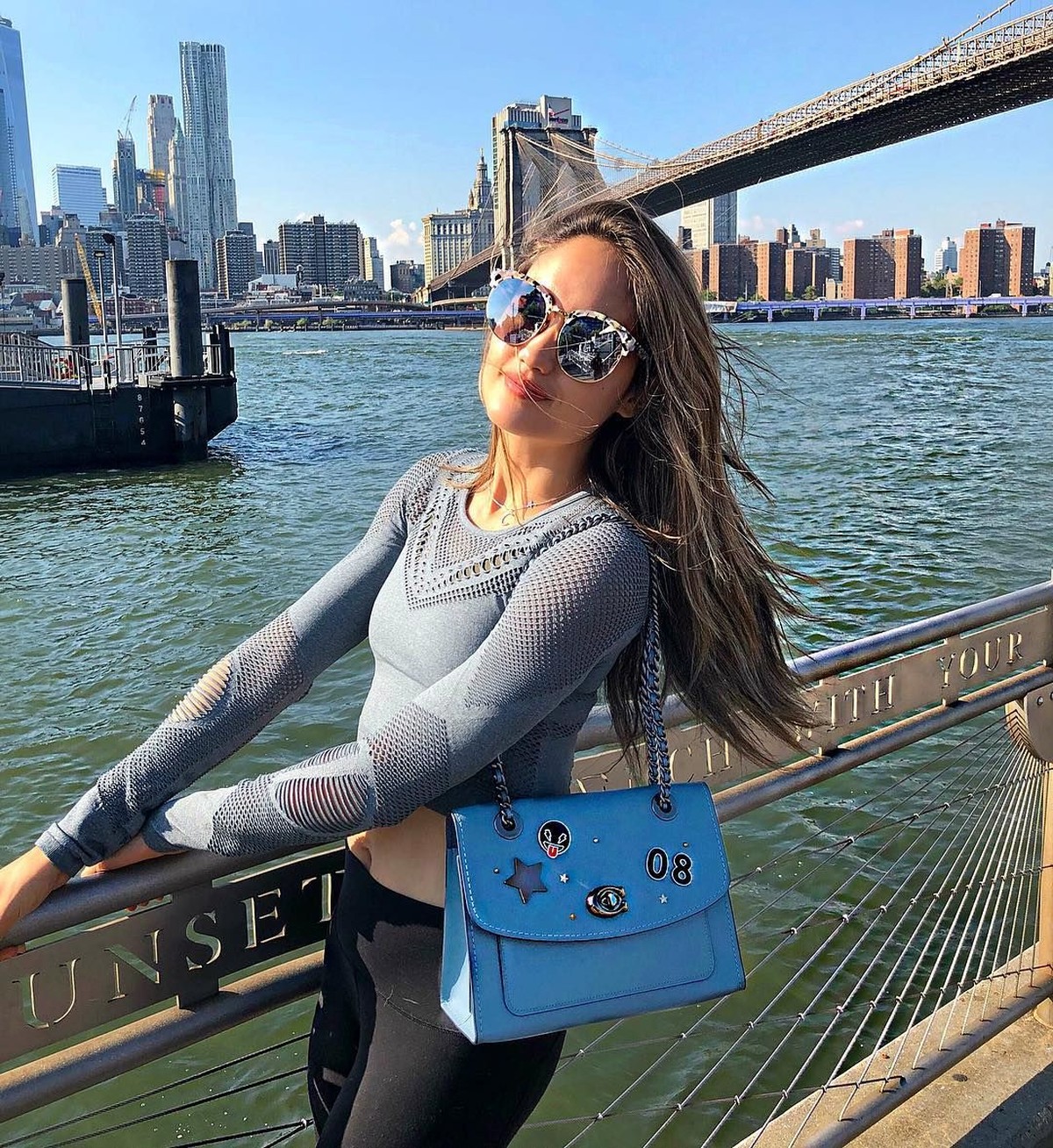 Cinta Laura Kiehl belakangan diminta oleh netizen untuk turut serta dalam ajang kecantikan&comma; Puteri Indonesia&period; Selain bertalenta&comma; Cinta dianugerahi paras cantik&period;