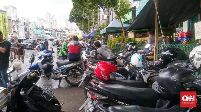 Prabowo mengklaim masih ada dokter yang gajinya di bawah upah tukang parkir. Di Tanah Abang, Yahya mengaku mendapat Rp60 ribu per hari dari hasil parkir liar.