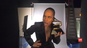 VIDEO: Alicia Keys Kegirangan Jadi Pembawa Acara Grammy 2019