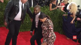 VIDEO: Kim Kardashian-Kanye West Bersiap Sambut Anak ke-4